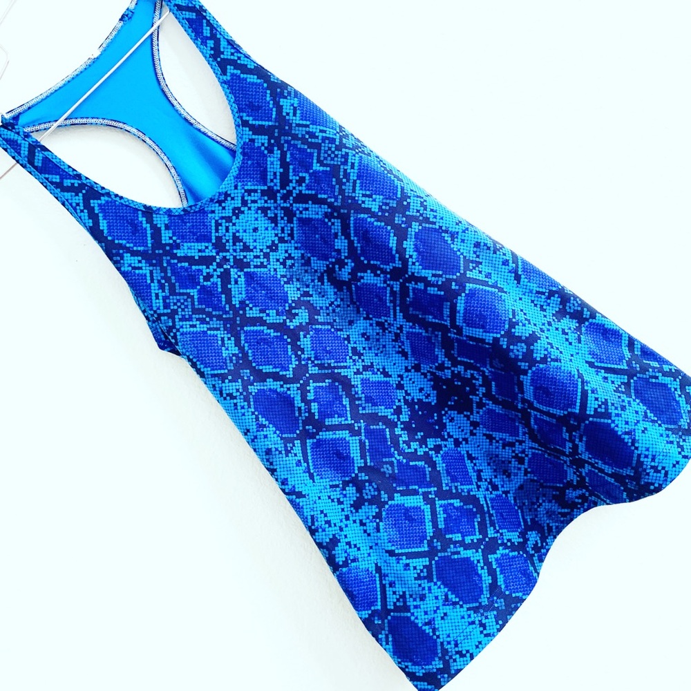 LULULEMON Athletica Ziggy blue snake pipe dream top tank cool racerback top